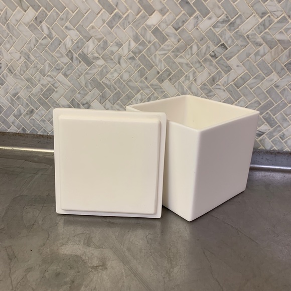 Martha Sturdy - Whistler vase with top - Picture 6 of 8